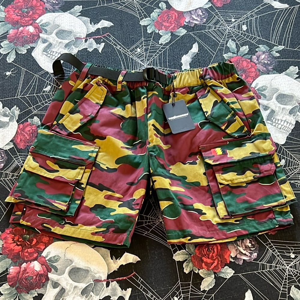 NWT THE HUNDREDS COLOR CAMO MENS HEAVYWEIGHT CARGO SHORTS SIZE SMALL 30/32